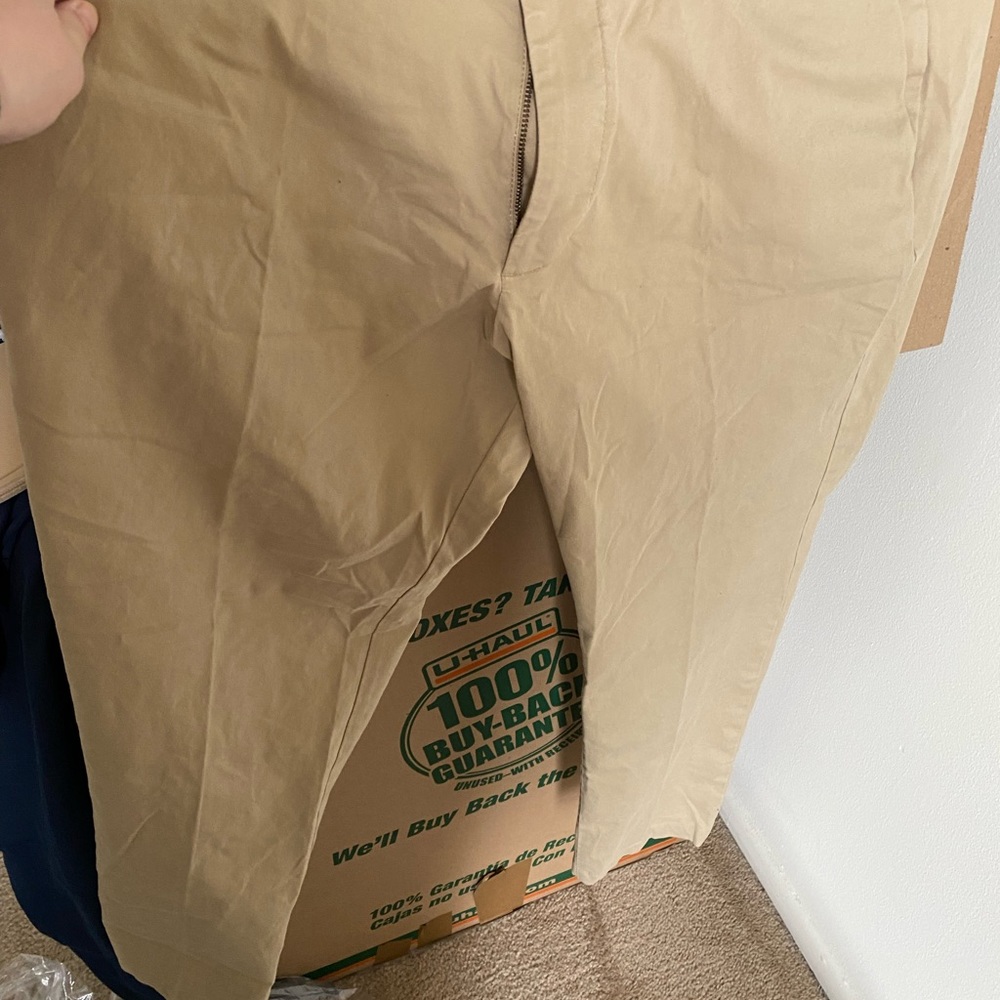 Gap for Good. 38x32 slim fit. Iconic Khaki. Condition - Very Good.